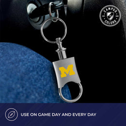 Michigan Wolverines University Team Logo Mens Bi Fold Wallet and Unisex Valet Keychain Bundle - Black